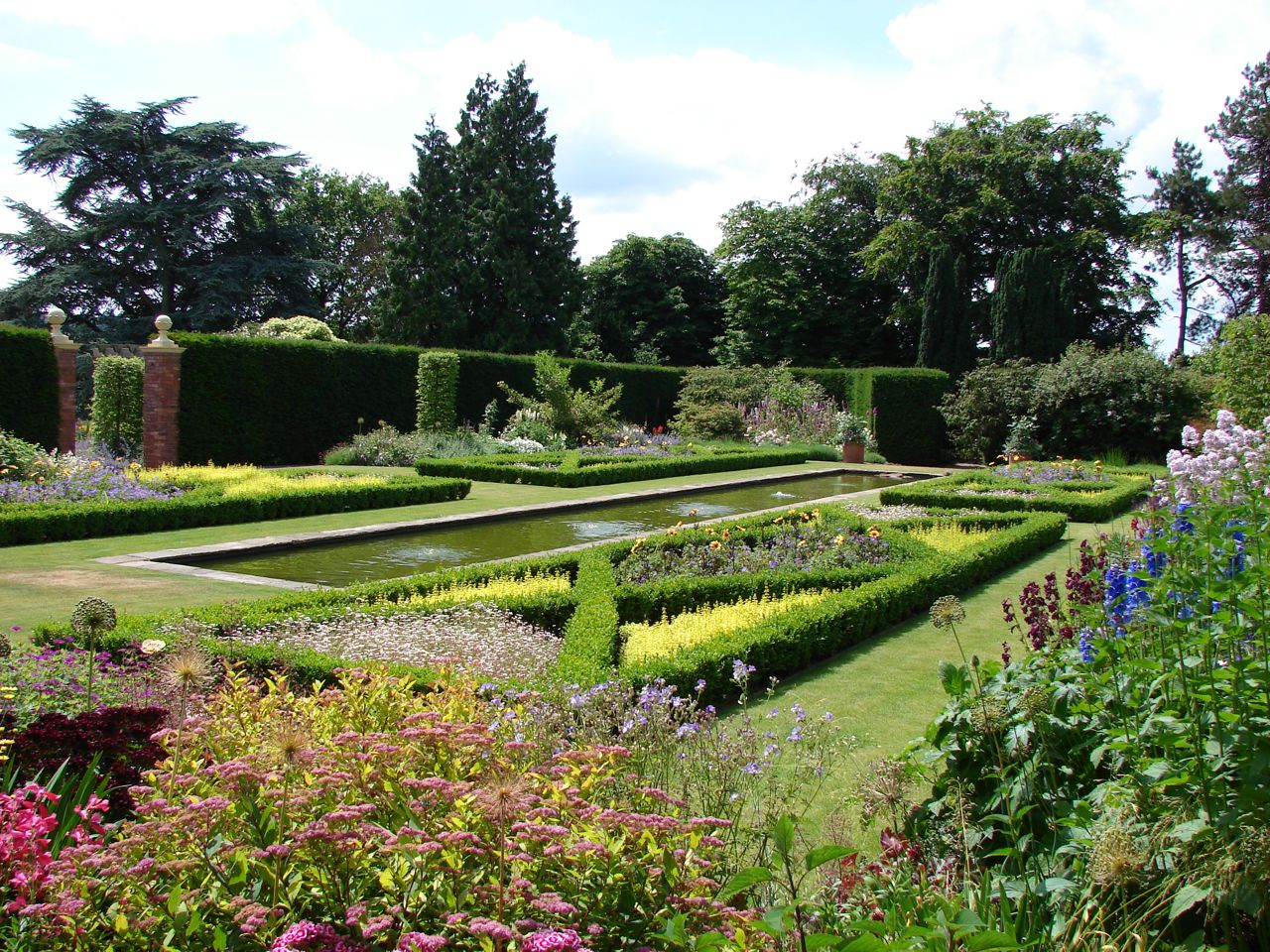 Abbeywood Gardens, Northwich, Cheshire, CW8 2HS - National Garden Scheme