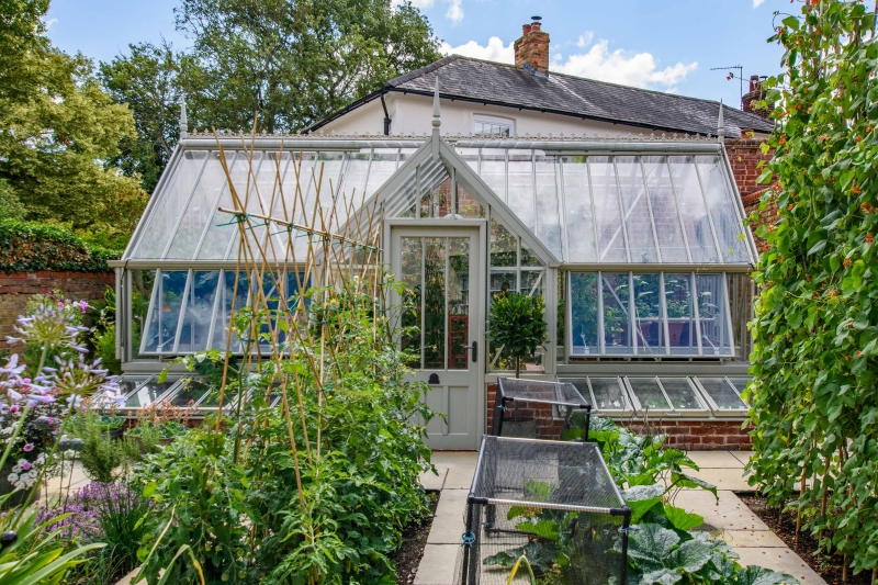 Witts End Gardens